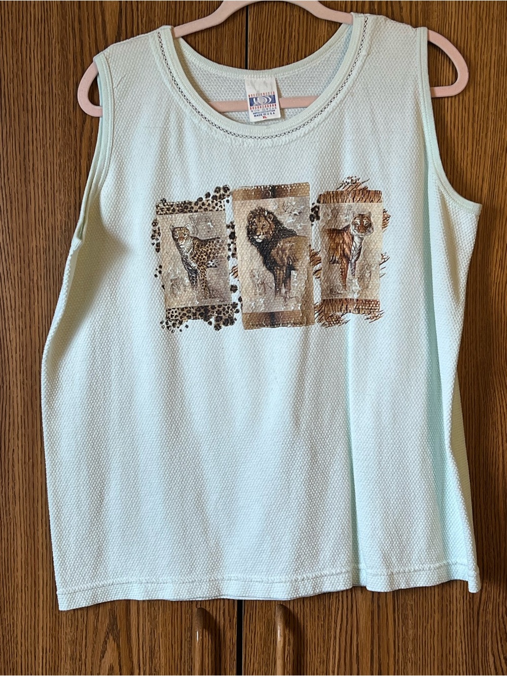 Women’s Big Cats Tank Top  Pale Green  Size XL. Lion Tiger Cheetah